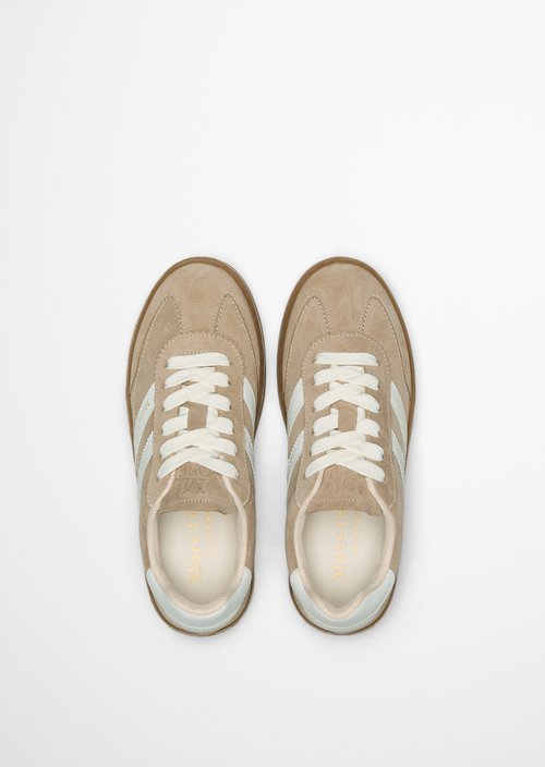 Edith Sneaker Model — Earthy Taupe