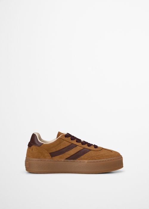 Edith Sneaker Model — Pure Camel