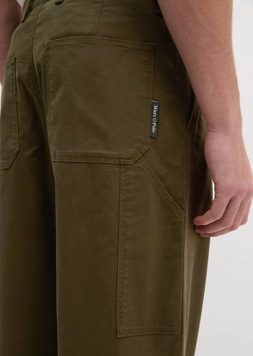 Pantalon modèle Bent relaxed Faded Herb en vue détaillée