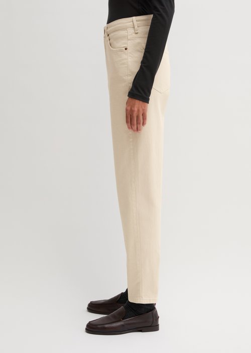 Mala Slim Cropped Jeans — Chalky Sand