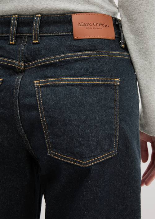 Jeans Model Lara barrel cropped Dark Rinsed Wash in Detailansicht