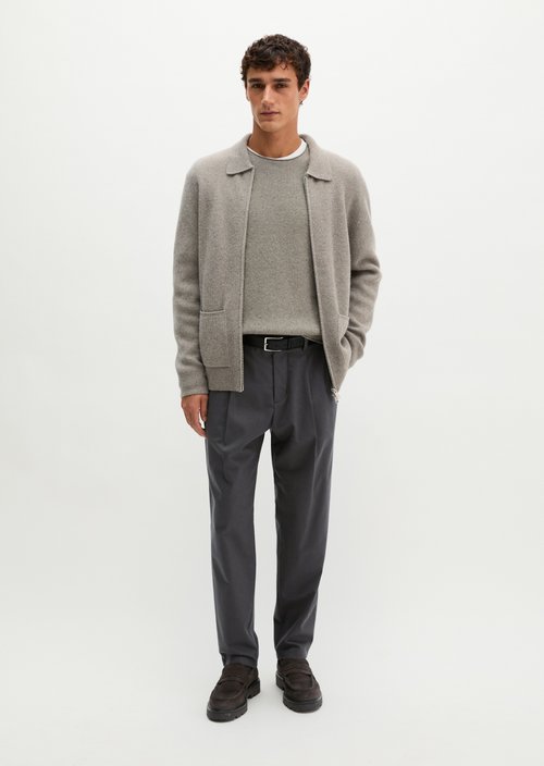 Chino, Belsbo Model, Pleated, Relaxed Fit — Broken Graphite