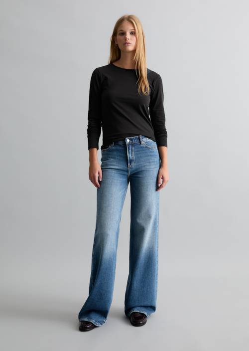 Jeans Model Grethe flared Medium Blue in Frontalansicht