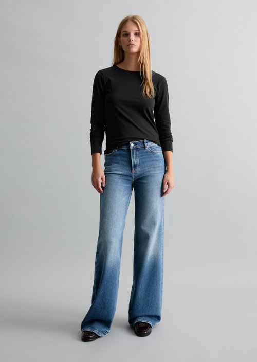Grethe Flared Jeans — Medium Blue