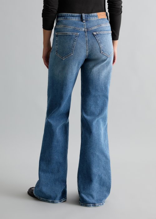 Grethe Flared Jeans — Medium Blue