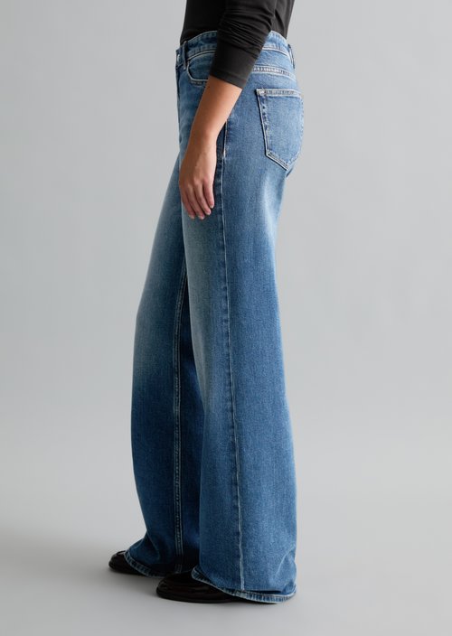 Grethe Flared Jeans — Medium Blue