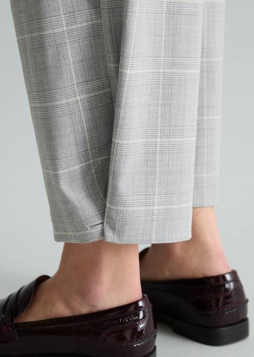 Karohose regular Light Grey in Detailansicht