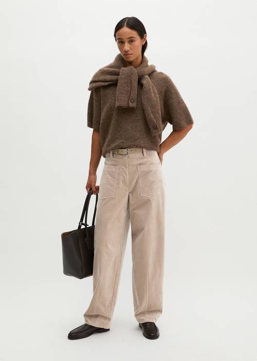 Barrel-Samthose Chalky Mauve in Frontalansicht