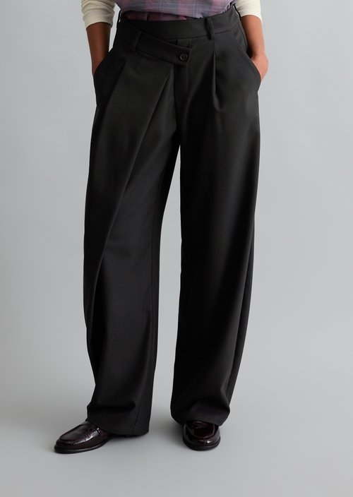 Barrel Crossover Pants — Black