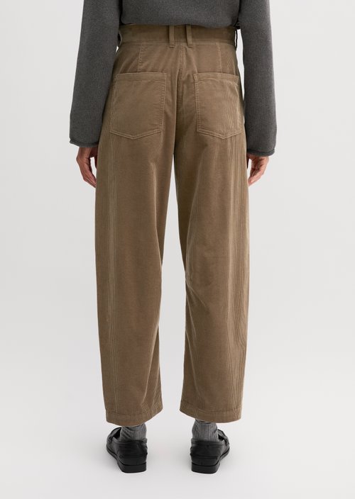 Cropped Barrel-Cut Cord Pants — Milky Brown