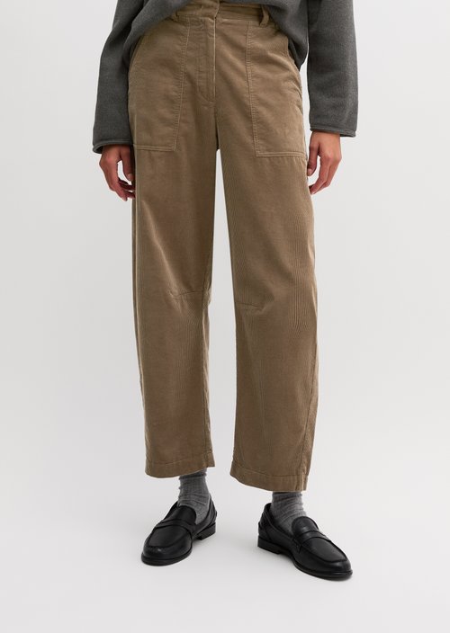 Cropped Barrel-Cut Cord Pants — Milky Brown
