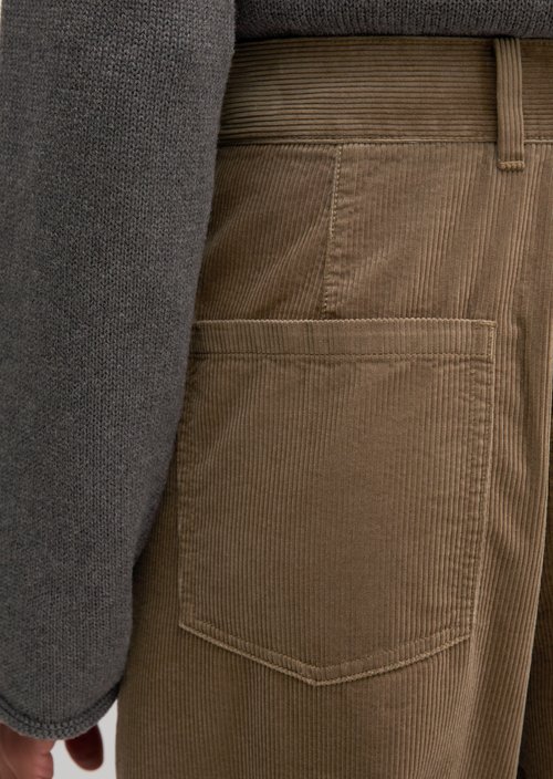 Cropped Barrel-Cut Cord Pants — Milky Brown