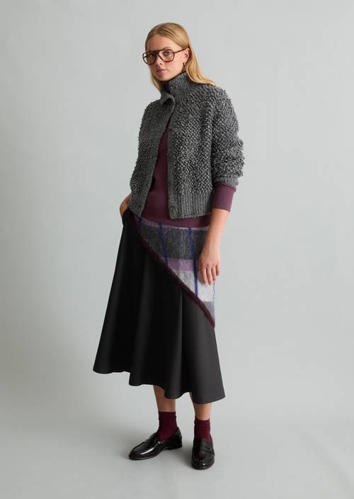 Oversize svetr z bublinkového bouclé Dark Shadow Melange v předním pohledu