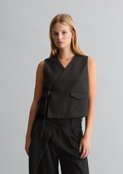Casual Crossover Vest — Black