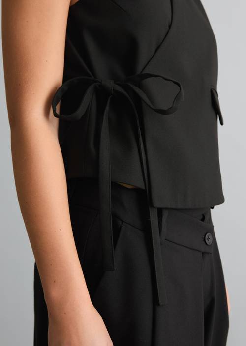Crossover-Weste relaxed Black in Detailansicht