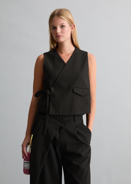 Casual Crossover Vest — Black