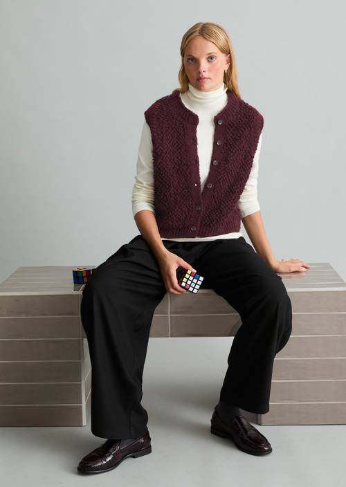 Sleeveless Bubble Bouclé Cardigan, Regular Fit Rhubarb Jam in front view