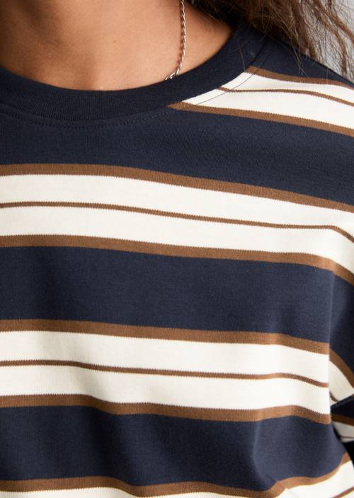 Gestreiftes Longsleeve relaxed Dark Blue in Detailansicht