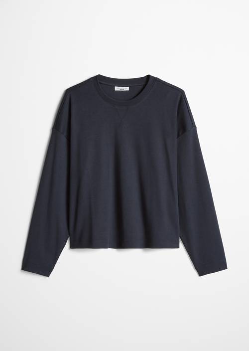 Gestreiftes Longsleeve relaxed Blue Depths in freigestellter Ansicht ohne Model