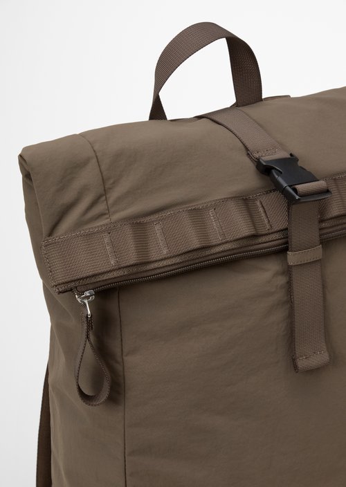 Larry Backpack — Dark Nickle