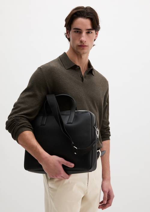 Business-Bag Black getragen am Model