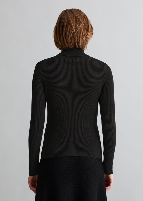 Slim-fit turtleneck sweater — Black