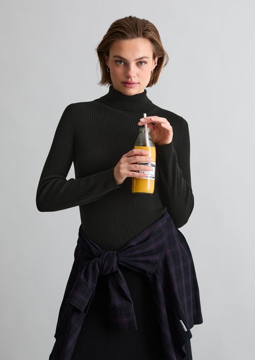 Slim-fit turtleneck sweater — Black