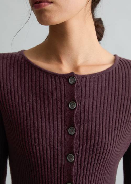 Slim-fit cardigan Rhubarb Jam in detail view