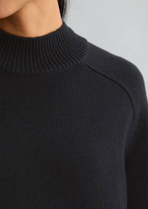 Strickkleid oversize Black in Detailansicht