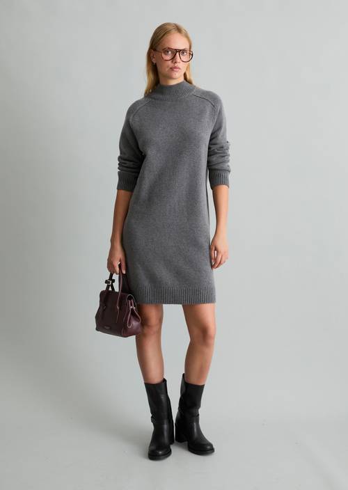 Strickkleid oversize Dark Shadow Melange in Frontalansicht