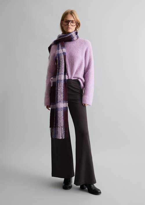 Kuscheliger Oversize Pullover Lumi Lilac in Frontalansicht