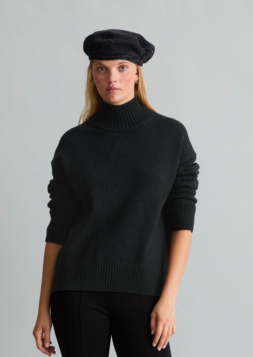 Oversized Sweater — Black