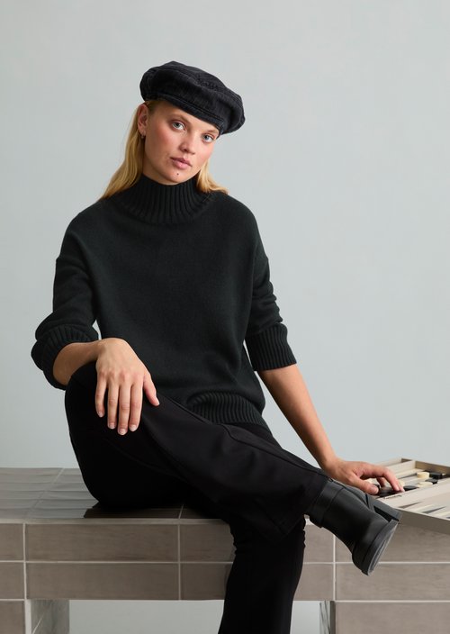 Oversized Sweater — Black