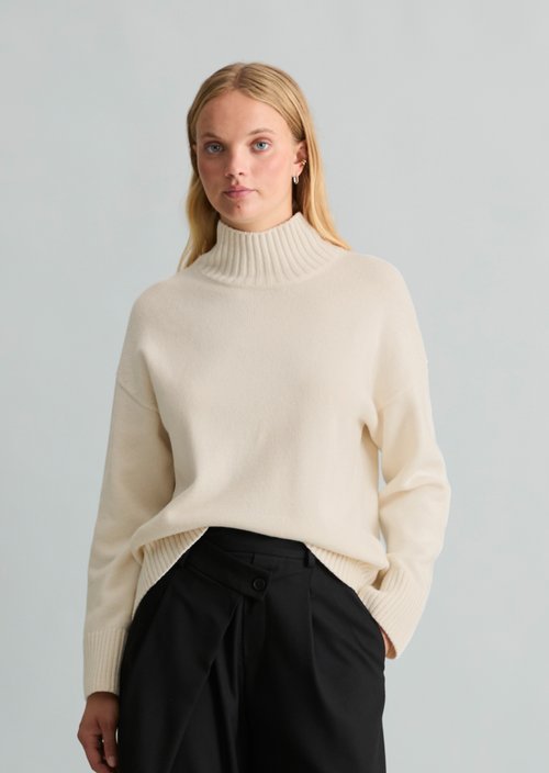 Oversized Sweater — Creamy White