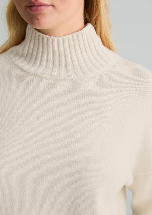 Oversized trui Creamy White in detailaanzicht