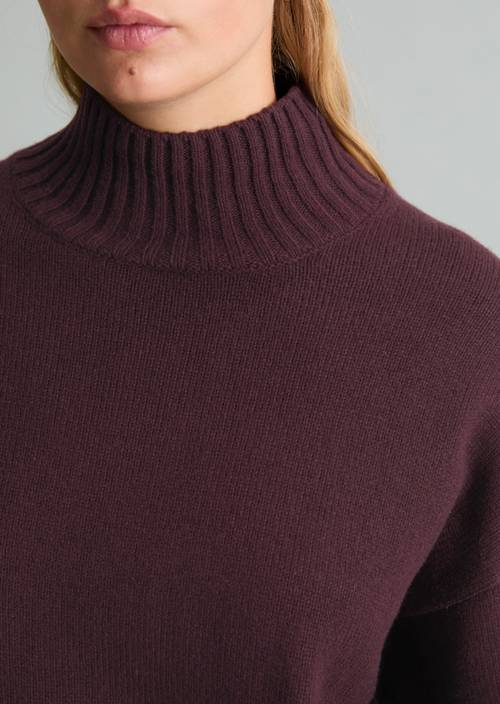 Oversized Sweater Rhubarb Jam in detail view