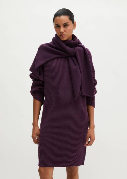 Geripptes Rollkragenkleid regular Pure Plum in Frontalansicht