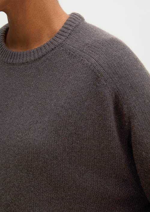 Pullover regular Stone Brown Melange in Detailansicht