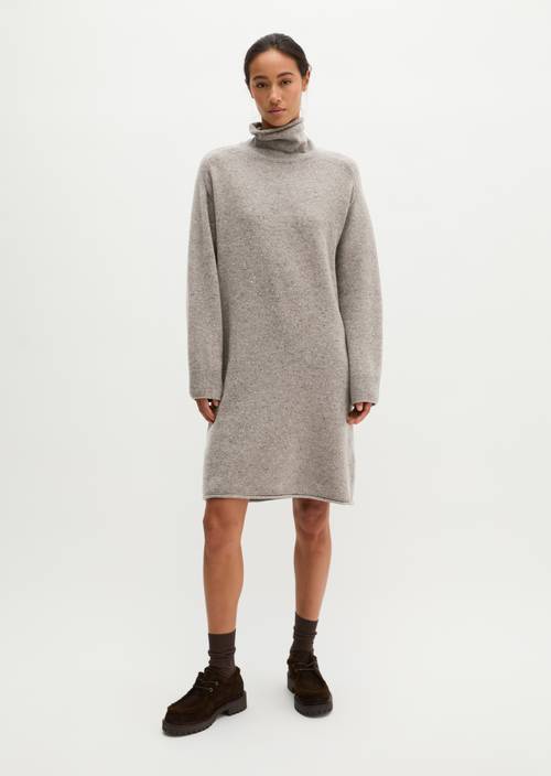 Tweed-Strickkleid regular Dark Beige in Frontalansicht