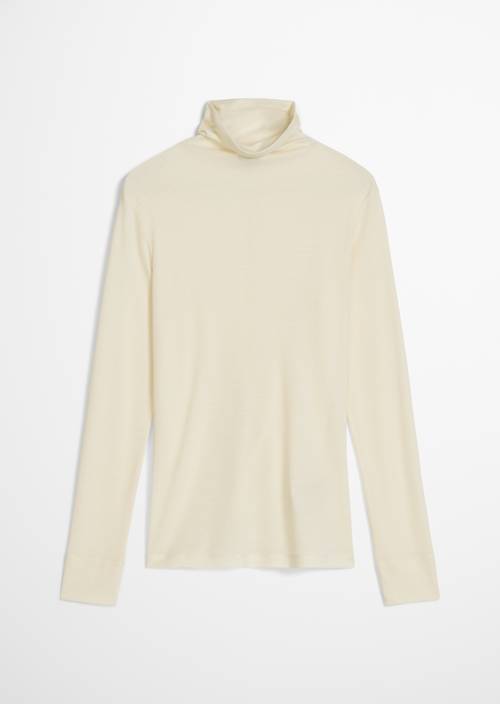 Pull à col roulé à manches longues, coupe ajustée Chalky Sand en vue isolée sans mannequin