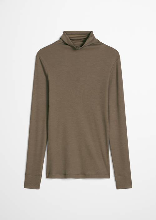 Turtleneck-Longsleeve slim Milky Brown in freigestellter Ansicht ohne Model
