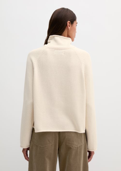 Loose-fitting turtleneck sweater — Chalky Sand