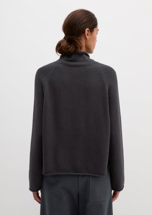 Loose-fitting turtleneck sweater — Manic Midnight