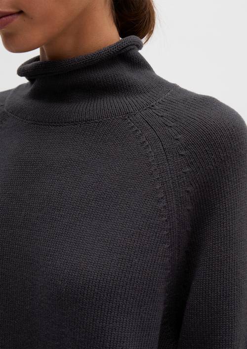Loose-fitting turtleneck sweater Manic Midnight in detail view