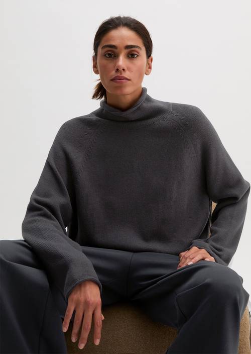 Loose-fitting turtleneck sweater Manic Midnight in front view