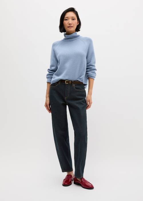 Loose-fitting turtleneck sweater Clear Blue in front view