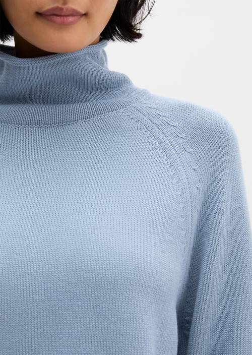 Loose-fitting turtleneck sweater Clear Blue in detail view