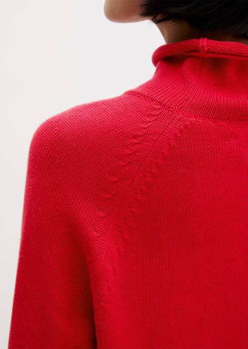 Rollkragenpullover loose Sunny Red in Detailansicht