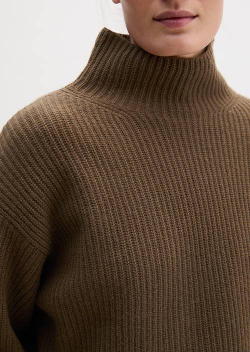 Gerippter Pullover regular Milky Brown in Detailansicht