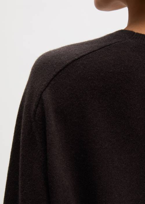 Kaschmirpullover loose Black Ink in Detailansicht